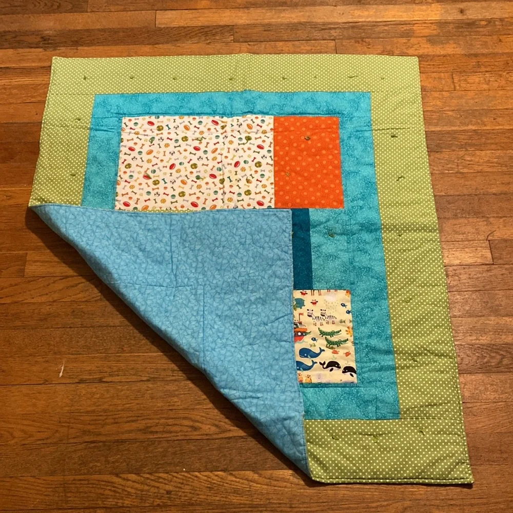 NOAHs ARK Animals Sports Themed Balls Dog Bones Polka Dots Quilt 30 x 44 in